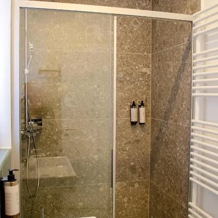 Homely 9 - Stylish & Convenient Self-check-in In