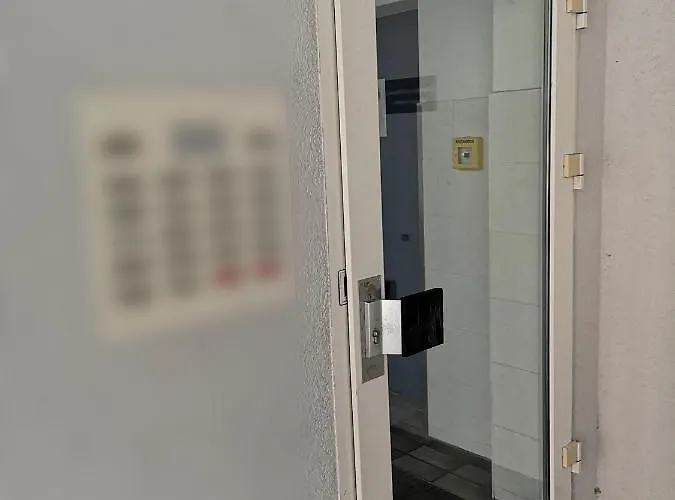 Homely 9 - Stylish & Convenient Self-check-in In