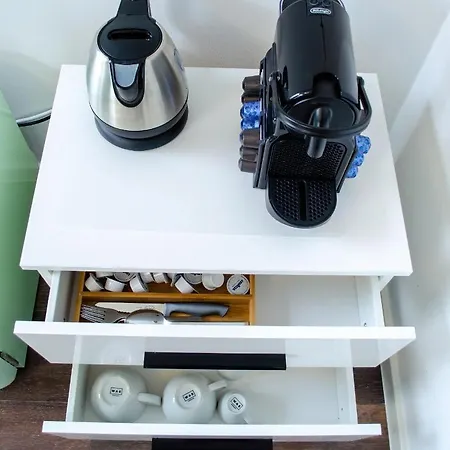 Homely 9 - Stylish & Convenient Self-check-in In